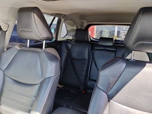 Used 2021 Toyota RAV4 XLE Premium image 13