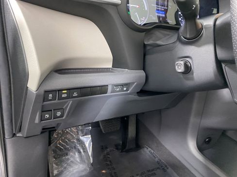 Certified 2024 Toyota Sienna Limited image 13