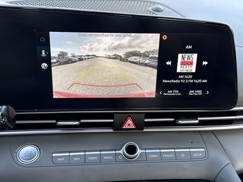 Used 2024 Hyundai Elantra SEL FWD image 22
