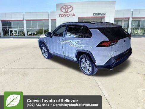 Used 2022 Toyota RAV4 XLE w/ Convenience Package AWD/4WD image 3