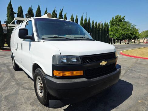 Used 2018 Chevrolet Express 2500 w/ Driver Convenience Package RWD image 1