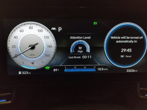 Used 2023 Hyundai Elantra Limited w/ Preferred Accessory Package FWD image 23