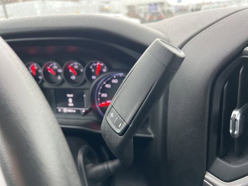 Used 2020 Chevrolet Silverado 1500 Custom w/ Custom Value Package image 14