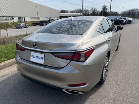 Used 2019 Lexus ES 350 w/ Premium Package image 4