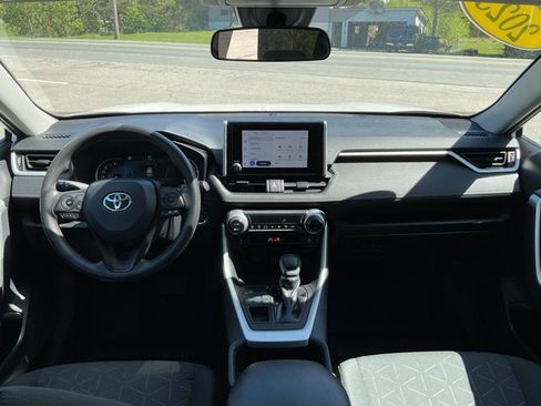 Used 2023 Toyota RAV4 XLE AWD/4WD image 14