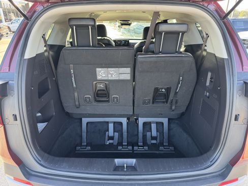 Used 2025 Kia Carnival FWD image 27