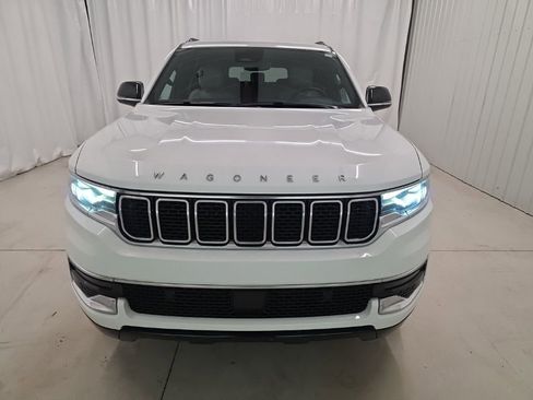 Used 2025 Jeep Wagoneer L 4WD image 8