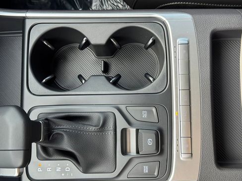 New 2026 Kia Carnival FWD image 23