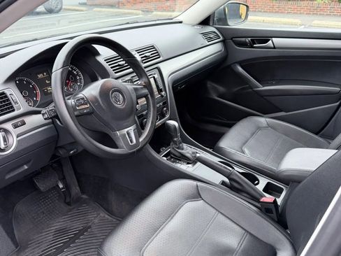 Used 2015 Volkswagen Passat 1.8T Limited Edition image 7