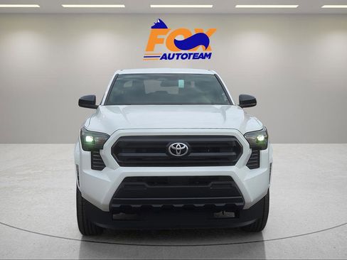 Used 2026 Toyota Tacoma SR image 8