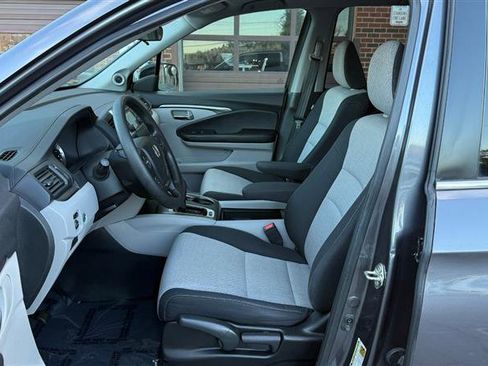 Used 2017 Honda Ridgeline RTS image 25