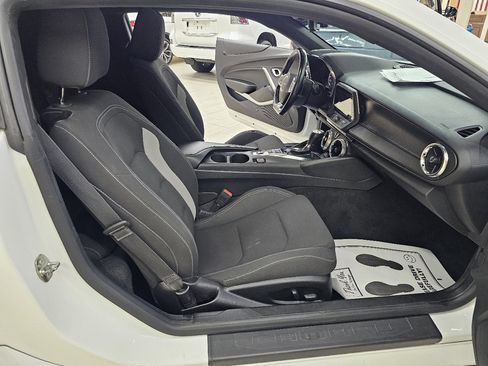 Used 2020 Chevrolet Camaro LT w/ Technology Package image 24