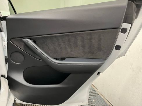 Used 2021 Tesla Model Y Long Range AWD/4WD image 15