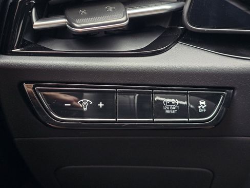 Used 2025 Kia Niro EX FWD image 22