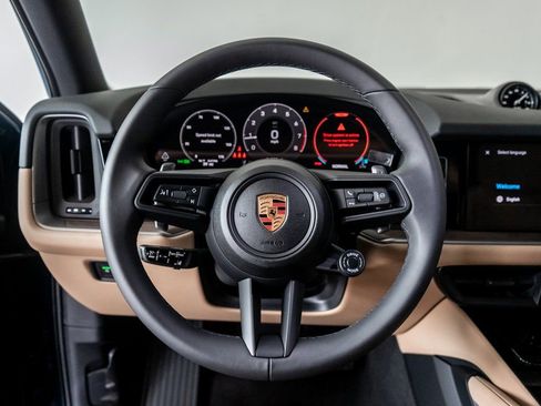 Certified 2025 Porsche Cayenne image 16
