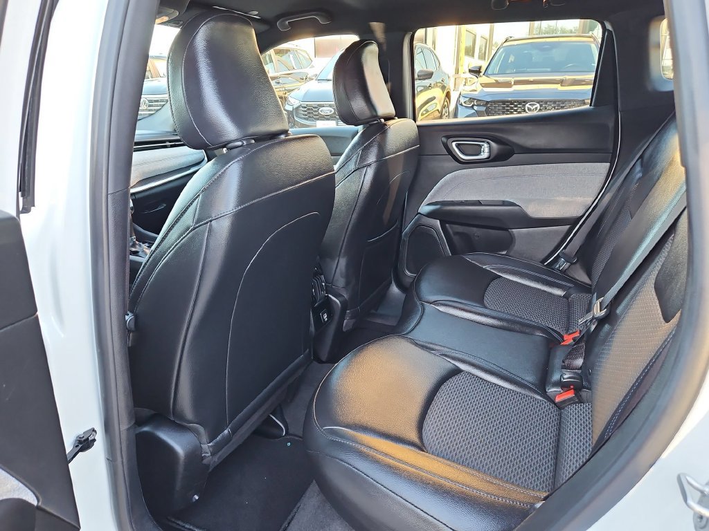 Used 2025 Jeep Compass Latitude AWD/4WD image 25