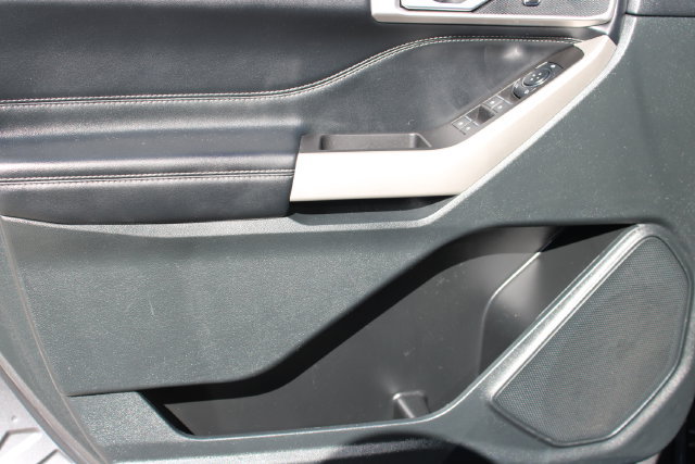 Used 2023 Ford Explorer XLT RWD image 11