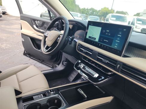 New 2026 Lincoln Corsair Premiere image 27