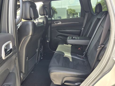 Used 2019 Jeep Grand Cherokee Altitude AWD/4WD image 11