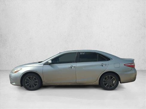 Used 2017 Toyota Camry SE image 6