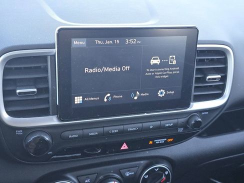 Used 2024 Hyundai Venue SE image 24