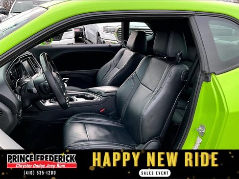 Used 2015 Dodge Challenger R/T w/ Quick Order Package 22B R/T image 18
