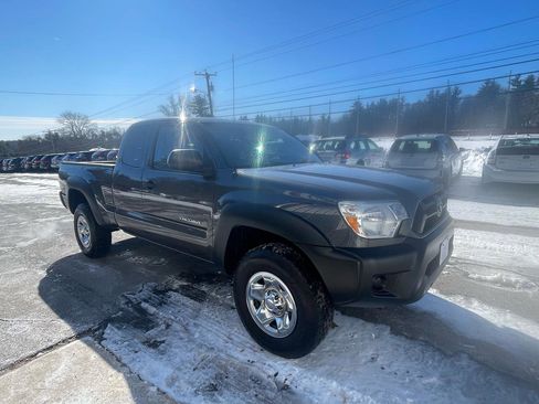Used 2015 Toyota Tacoma 4x4 Access Cab w/ Convenience Package image 3