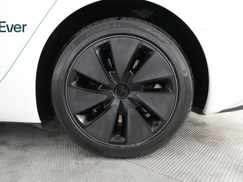Used 2025 Tesla Model 3 Long Range AWD/4WD image 9