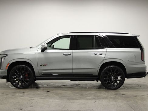 Used 2025 Cadillac Escalade V image 5