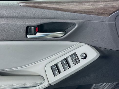 Used 2022 Toyota Avalon XLE image 17