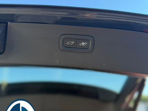 Used 2018 Volvo XC90 T6 Momentum w/ Convenience Package image 23