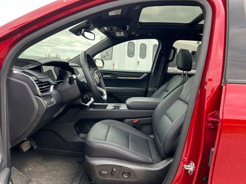 Used 2025 GMC Acadia Elevation w/ Elevation Premium Package AWD/4WD image 9