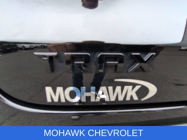 Used 2024 Chevrolet Trax RS w/ Sunroof Package FWD image 31
