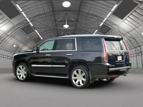 Used 2017 Cadillac Escalade Luxury RWD image 5