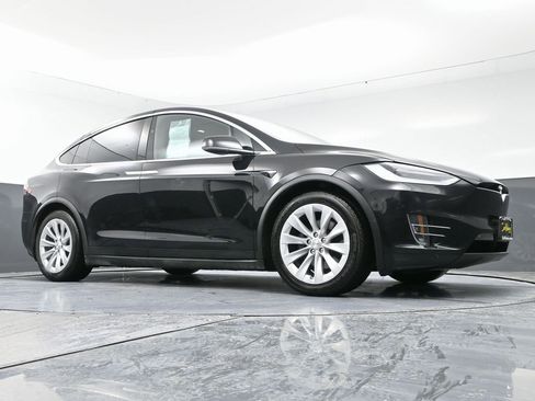 Used 2018 Tesla Model X 75D image 51
