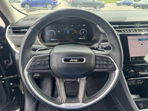 Used 2022 Jeep Grand Cherokee L Limited AWD/4WD image 18