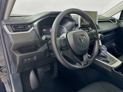Used 2025 Toyota RAV4 XLE AWD/4WD image 9