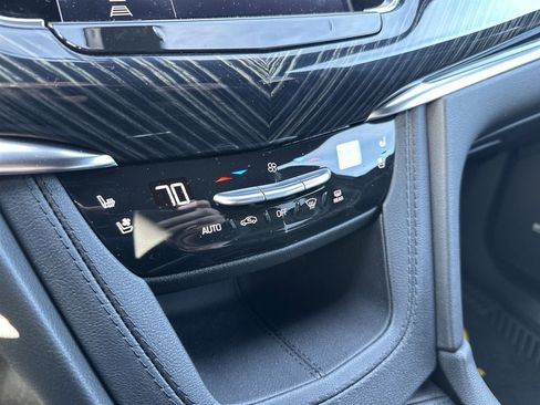 Certified 2024 Cadillac XT6 Premium Luxury AWD/4WD image 18