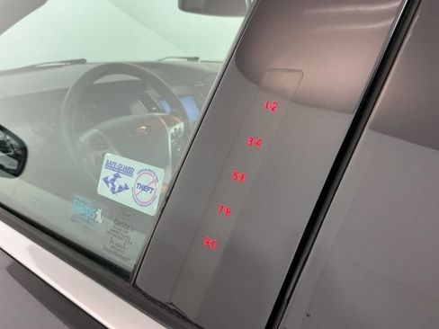 Used 2013 Ford Taurus SEL FWD image 11