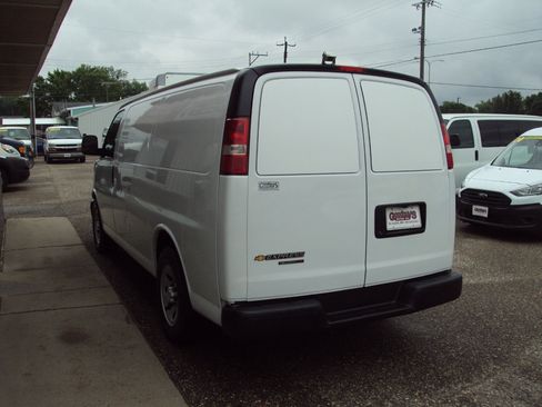Used 2011 Chevrolet Express 1500 AWD image 5