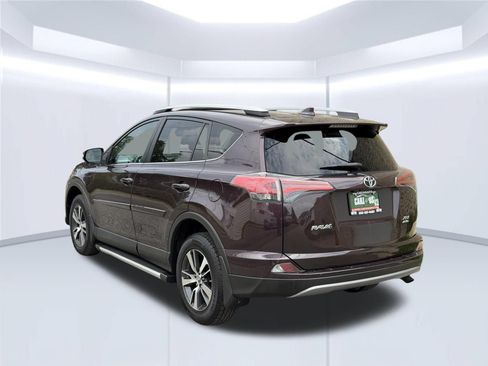 Used 2018 Toyota RAV4 XLE AWD/4WD image 7