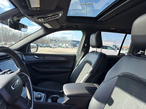 New 2025 Jeep Grand Cherokee Altitude AWD/4WD image 24