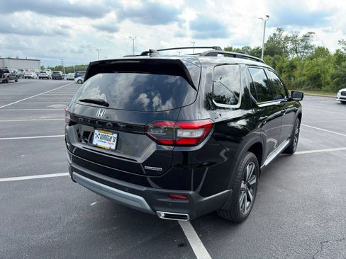 Used 2024 Honda Pilot Touring image 6