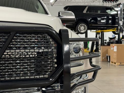 Used 2018 RAM 3500 Laramie AWD/4WD image 11
