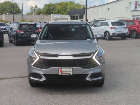 Used 2023 Kia Sportage LX AWD/4WD image 2