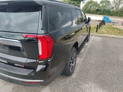 Used 2024 GMC Yukon XL AT4 w/ Technology Package AWD/4WD image 11
