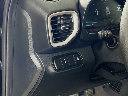 Used 2025 Hyundai Venue SE FWD image 10