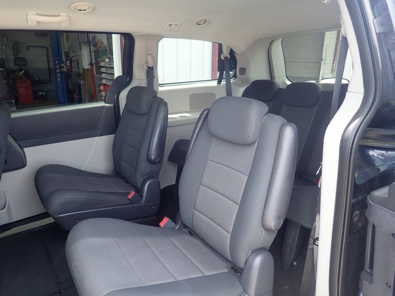 Used 2008 Dodge Grand Caravan SE FWD image 12