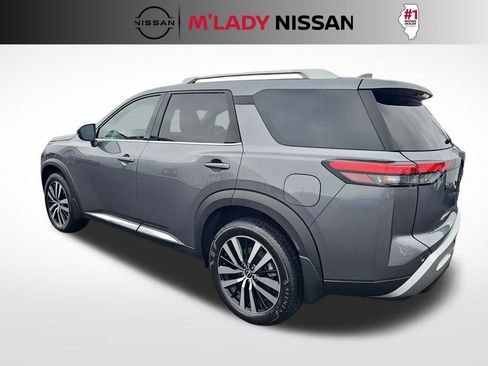 Used 2025 Nissan Pathfinder Platinum image 7