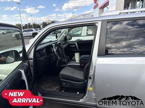 Used 2016 Toyota 4Runner SR5 AWD/4WD image 15